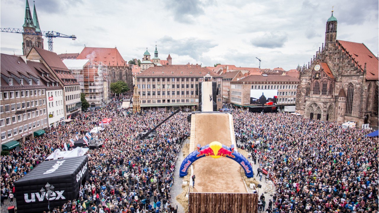 Der red bull district ride findet 2022 in nürnberg statt