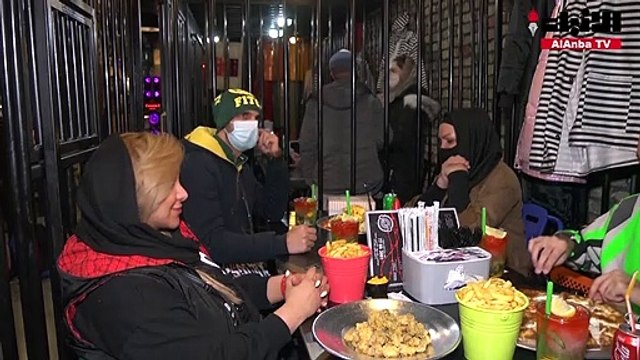 مطعم إيراني يخدم زبائنه خلف القضبان ليساعد موقوفين على سداد ديونهم