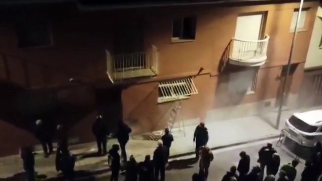 Vecinos se enfrentan a Okupas
