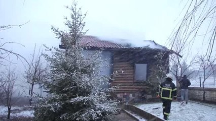 Son dakika haberi... Yangın çıkan ahşap ev kullanılamaz hale geldi