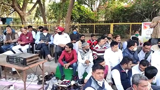 ़सतीश पूनिया की टिप्पणी के विरोध में कांग्रेस ने धरना देकर जताया विरोध