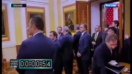 Putin'den Macron'a "tıpış tıpış" dersi