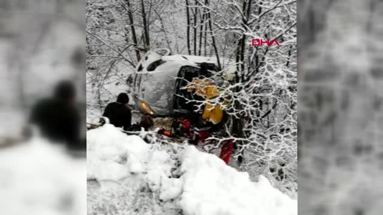 KARLI YOLDA KONTROLDEN ÇIKAN OTOMOBİL 40 METREDEN ŞARAMPOLE UÇTU: 3 YARALI