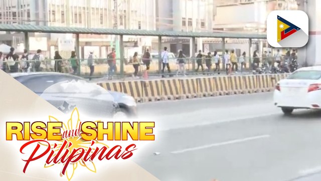 CHIKA ON THE ROAD: Pila ng mga pasahero sa EDSA Busway Monumento Station, mahaba na dahil sa kaunting bus na bumabiyahe