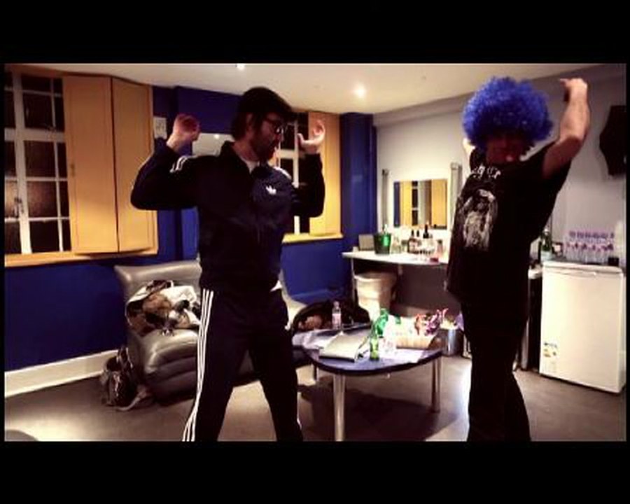 Eels Give Air Guitar Lessons