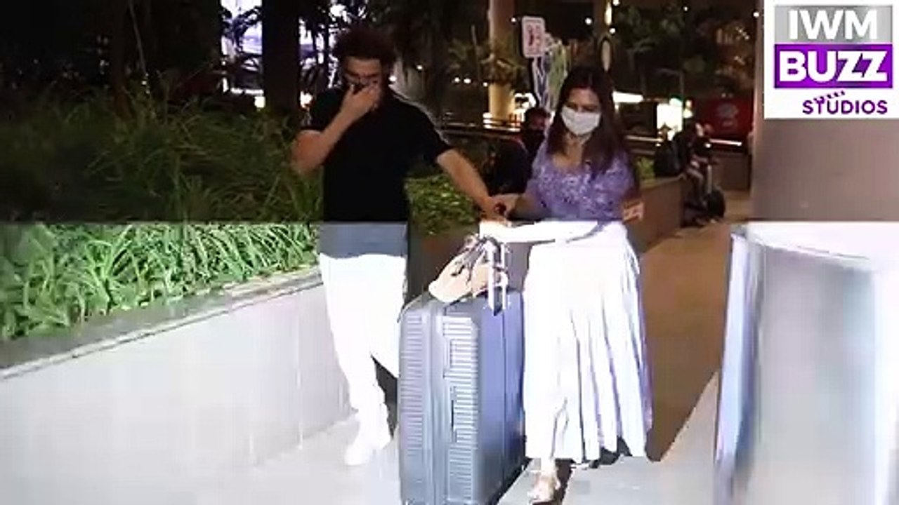 Divyanka Tripathi & Vivek Dahiya Return Mumbai, Spotted At Airport