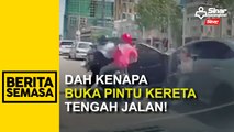 Dah kenapa buka pintu kereta tengah jalan!