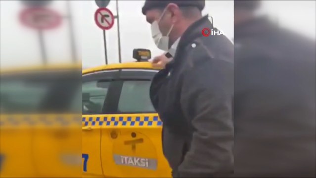 Taksici ile yolcu arasında kısa mesafe tartışması kamerada