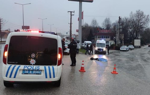 Otomobilin çarptığı kadın yaşamını yitirdi