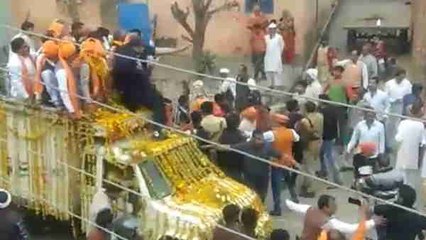 BJP प्रत्याशी सहेंद्र रमाला के काफिले पर फेंके गए गोबर और पत्थर, कार्यकर्ताओं को पीटा
