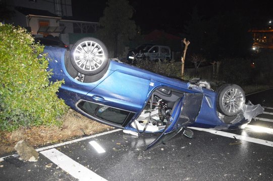 Sarıyer’de lüks otomobil takla attı, sürücü aracın bırakıp kaçtı