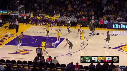 Giannis shreds Lakers for 44 on 17-for-20 shooting