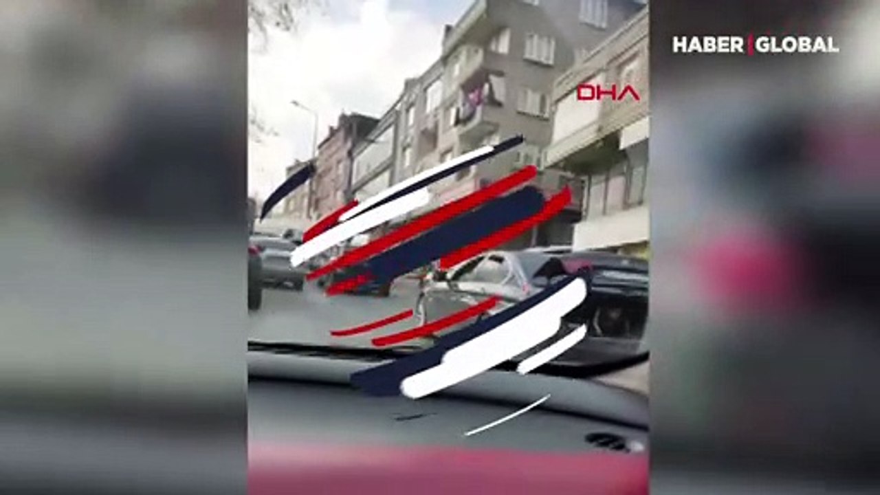 İstanbul Esenler'de trafikte akılalmaz ihmal! Çocuğu kapağı açık bagajda taşıdılar