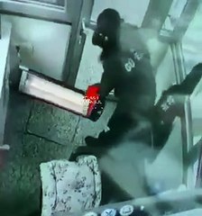 Elektrikli soba dehşet yaşattı! Kadın güvenlik feci şekilde çarpıldı: O anlar anbean kamerada