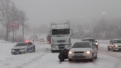 Denizli-Antalya kara yolunda kar yağışı etkisini gösteriyor