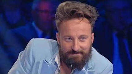 Télécharger la video: Il cantante mascherato al via la nuova edizione, Francesco Facchinetti ammette sicuro Ecco chi è S