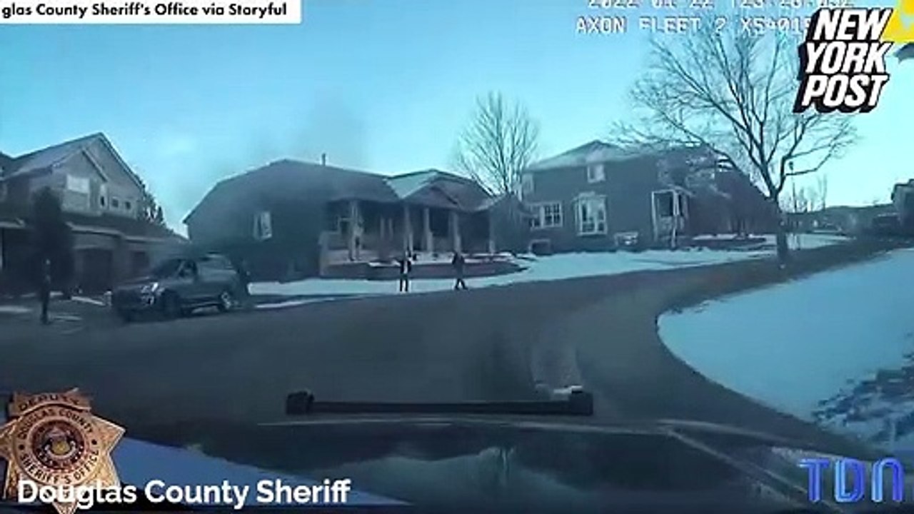 Un policier sauve un chien des flammes