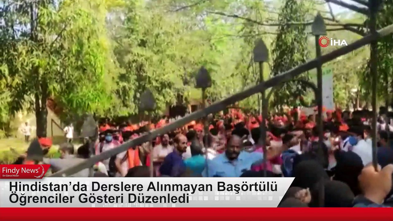Hindistan’da Derslere Alınmayan Başörtülü Öğrenciler Gösteri Düzenledi