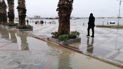 SİLİVRİ'DE DENİZE ÇAMUR AKTI