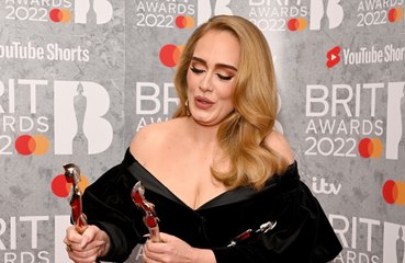 Скачать видео: Adele takes home three prizes at the Brit Awards 2022 with Mastercard