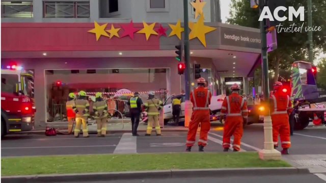 Emergency services assess Bendigo CBD crash site | December 2021 | Bendigo Advertiser