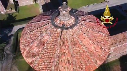 Download Video: Il drone sul Castello Sforzesco: così i vigili del fuoco contano i danni del vento a Milano