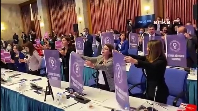 CHP ve HDP'li vekillerden Meclis'te 'İstanbul Sözleşmesi' protestosu