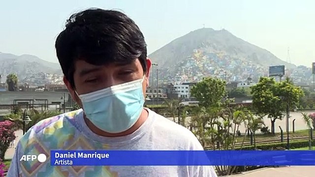 Colina ganha mural gigantesco no Peru