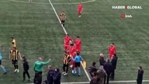 Beykoz'da amatör maçta top toplayıcı çocuk golü kurtardı, ortalık karıştı! O anlar kamerada