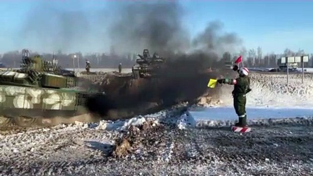 Российские войска возвращаются в гарнизоны