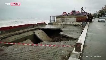 Kastamonu'da dalgaların boyu 5 metreyi aştı: Derin göçükler oluştu