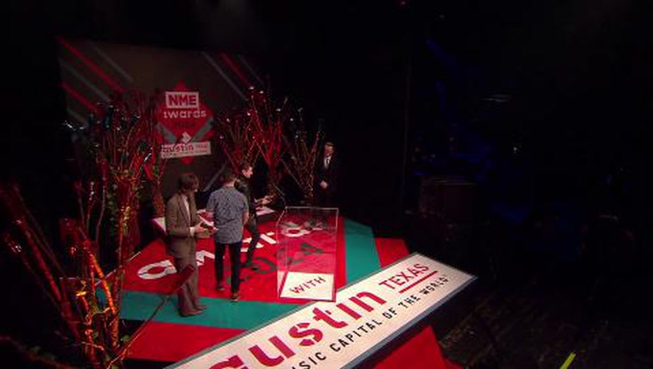 Arctic Monkeys Accept Best Live Band At NME Awards 2014