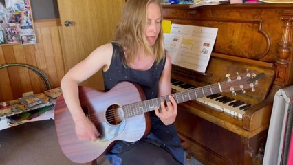 Tessa Lee performs Warm Orange Glow