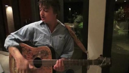 Peter Doherty Plays Acoustic Version Of 'Flags Of The Old Regime' In Thailand
