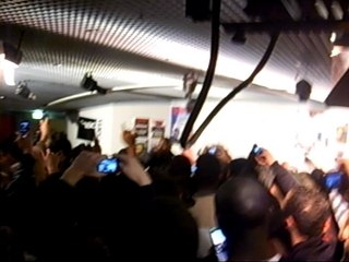 Le combat continue III