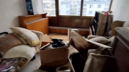 Mersin'deki çöp ev temizlendi... Evden 2 kamyon çöp çıkarıldı