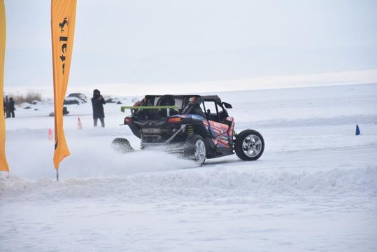 Donan Çıldır Gölü'nde otomobillerle yapılan ileri sürüş eğitimi sona erdi