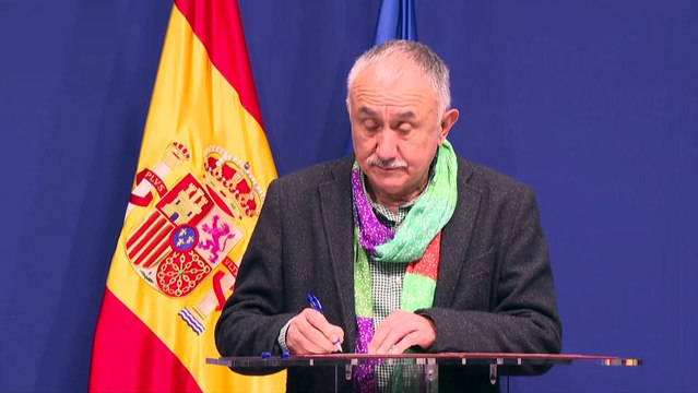 Díaz firma un acuerdo con CC.OO. y UGT para subir el SMI a 1.000 euros desde el 1 de enero