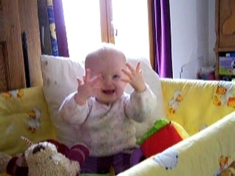 Marilou fait les marionnettes