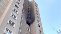 Son dakika haberleri... Esenyurt'ta site içindeki 15 katlı binanın 8'inci katında çıkan yangın söndürüldü