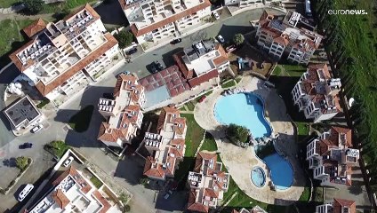 Cipro, alta tensione nell'ex residence turistico ormai pieno di rifugiati