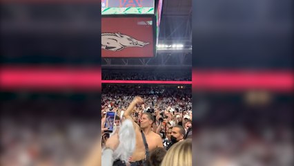 Su equipo gana al líder y la celebración del entrenador enamora a EEUU: locura total