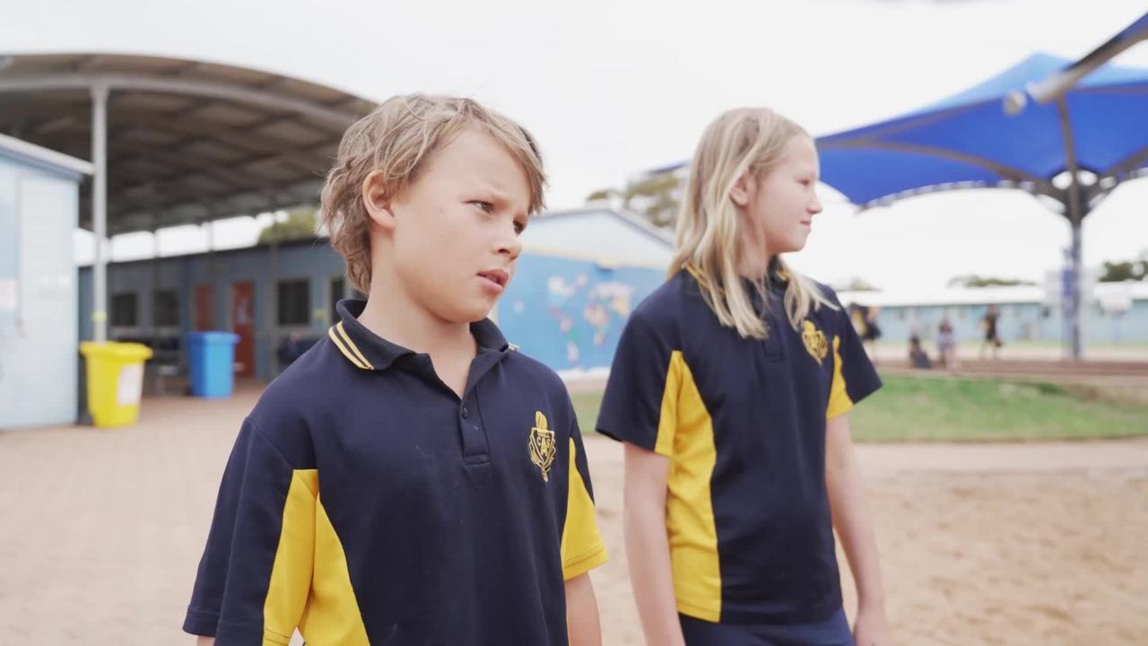 Damien Schumann visits Cleve and Cowell Area School - December 15 2021 - Port Lincoln Times