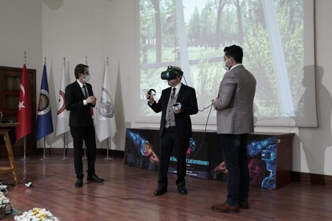 ANKARA ÜNİVERSİTESİ'NDEN 'SANAL GERÇEKLİK' İLE ARICILIK EĞİTİMİ