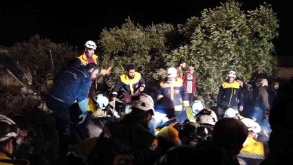 İdilb'de iki katlı binanın çökmesi sonucu 4 kişi enkaz altında kaldı