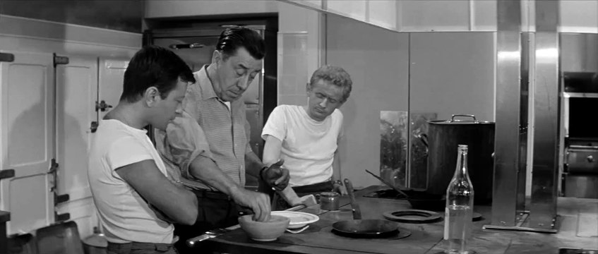 LA CUISINE AU BEURRE Film Extrait - L'omelette à l'huile