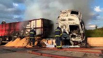 Caminhão pega fogo nas proximidades de Lindoeste