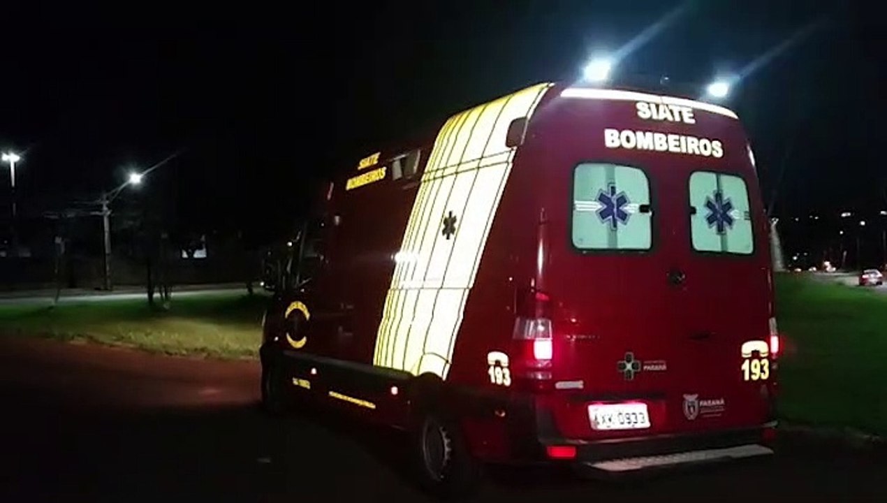 Duas motociclistas sofrem fratura após grave colisão contra veículo Palio