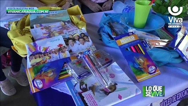 León: comunidad educativa recibe materiales escolares