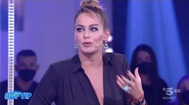 Grande Fratello Vip, Sonia Bruganelli racconta Dopo la nascita di Silvia sono andata dallo psicolo